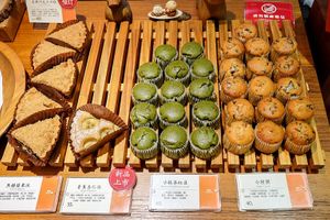 Apple pie and muffins. Both are delicious. at Yiihotang 一禾堂 - Da'an District in Taipei