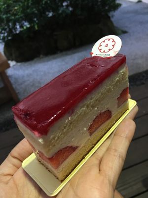 Strawberry slice at Yiihotang 一禾堂 - Da'an District in Taipei