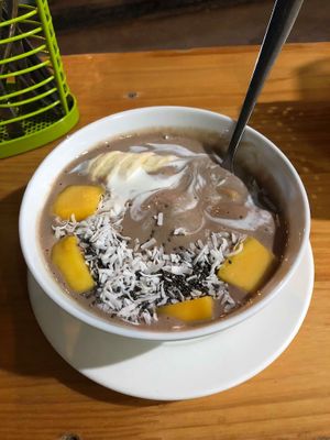 Breakfast smoothie bowl at Ginger Home in Sapa