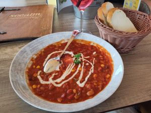 Chili sin Carne mit Sojajoghurt und Weissbrot at Seealm Hög in Serfaus
