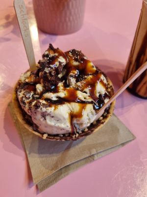 Pretzel vegan with caramel sauce at Schlecks in Muenster