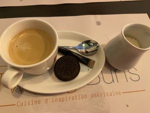 Café + Oreo + lait d’amande 🌱💚 at Twenty Buns in Mons