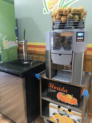 Cold brew station and orange juice station at I Got The Juice in New Rochelle