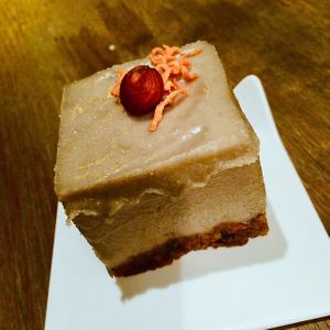 Raw carrot-vanilla-cake at Food Factory - Art of Raw in Split