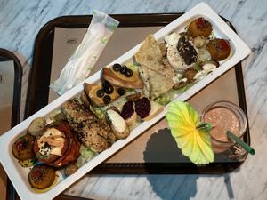 Mixed platter at Healthy Be Good in Gran Canaria