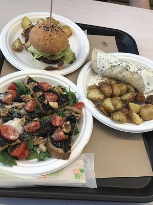 Bruschetta, chicken wrap and the black burger at Healthy Be Good in Gran Canaria