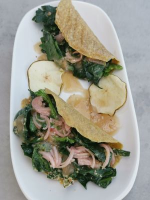 Crêpe con nueces, brotes y pera. Healthy gourmet at Healthy Be Good in Gran Canaria