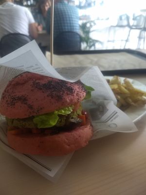 Pinky burger at Healthy Be Good in Gran Canaria