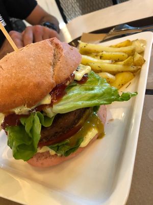 Beyond meat burger at Healthy Be Good in Gran Canaria