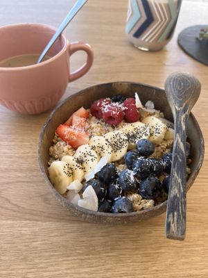 Açaí Bowl, Caramelo  at Izzy's Market Vegetarian Boutique in Vila Do Bispo