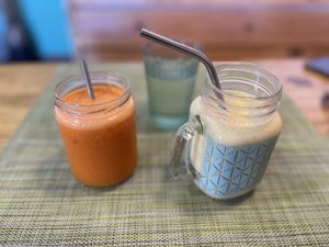Frische Säfte und Milchshake  at Izzy's Market Vegetarian Boutique in Vila Do Bispo
