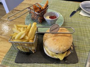 Fisch Burger 🌱   at Izzy's Market Vegetarian Boutique in Vila Do Bispo
