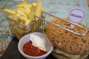 Cheapea burger  at Izzy's Market Vegetarian Boutique in Vila Do Bispo