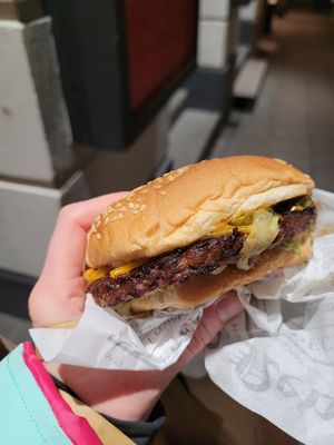 Incredible burger at Junkyard in Reykjavik