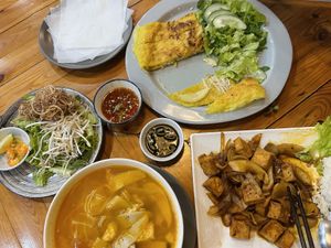Vietnamese pancakes, mushroom tofu stew, and tofu & tomato noodles (watch out for the orange chillies 🥵)  at ROM Vegetarian Restaurant in Hoi An
