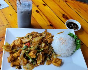 Lemongrass tofu with mushrooms at ROM Vegetarian Restaurant in Hoi An