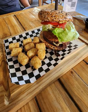 Philly Cheese burger 👌 at Blooming Onion - Moctezuma in Guadalajara