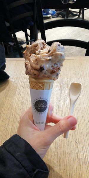 Gelato alle mandorle pralinate at Gelateria La Romana in Padua