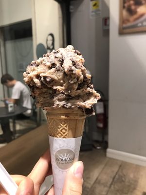With a vegan chocolate sauce inside the cone😍 at Gelateria La Romana in Padua