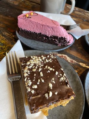 Snickers cake. 🤤 at Kaffekilden in Roskilde