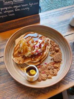 Pumpkin spice fall pancakes with miso caramel, apple compote, mascarpone & crumble at Preps in Maastricht