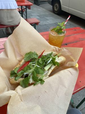 Vegan lemongrass tofu banh mi (with looots of cilantro) and jasmine iced tea  at Chi Thu - Pestalozzistrasse in Munich