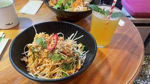 Papayasalat und Jasmineistee  at Chi Thu - Morassistrasse in Munich