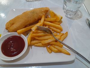"No fish" and chips! So gooood!  at Loving Hut in Mount Gravatt