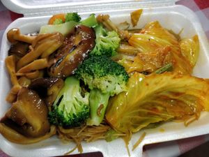 Economic bee hoon with broccoli, mushroom and curry vegetables at SHU Vegetarian 蔬方斋 - Jurong West in Central Singapore