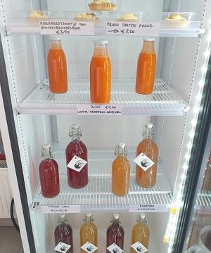 Fresh juices and lemonade from with garden/orchard specialties such as quinces at Soeurs Sourire in Ghent