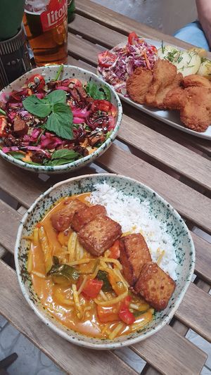 Tempeh salad, curry and fried at no bones in Krakow