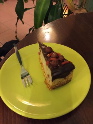 goji berry vanilla cake (9zly) at no bones in Krakow