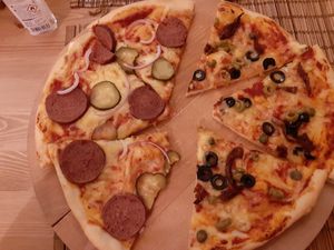 Pizza wiejska and tomatina at no bones in Krakow