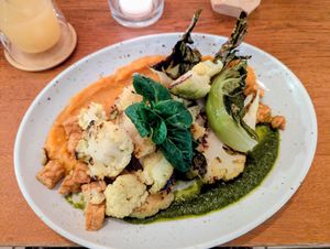 Gebackener Blumenkohl mit Süßkartoffelpüree at Kartoffelhaus in Freiburg