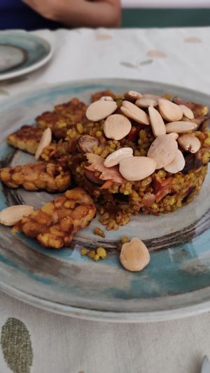 Arroz dorado con tempeh at La Marmita Verde in Ponferrada