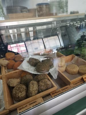 Quesos veganos artesanos at La Marmita Verde in Ponferrada