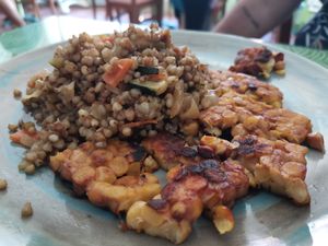 Salteado de sarraceno y tempeh casero at La Marmita Verde in Ponferrada