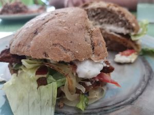 Hamburguesa de seitán a la plancha at La Marmita Verde in Ponferrada