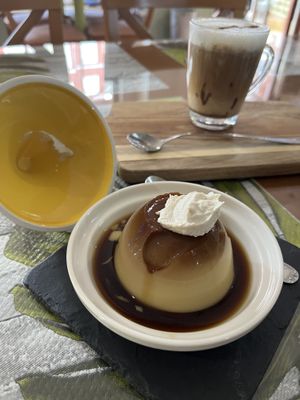 Crème flan and cappuccino   at La Marmita Verde in Ponferrada