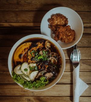 Wędzony ramen grzybowy z boczniak nuggets i domowym makaronem.Smoked Mushroom Ramen with oyster mushroom nuggets and homemade Ramen noodles.  at Tajfun in Wroclaw