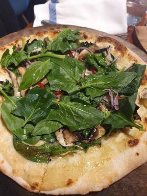 Vegan pizza at Farina - Roma in Mexico City