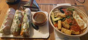 Onigiri, Sommerrollen und Bibimbap at Bento San in Bielefeld