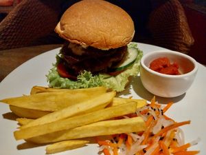 Seitan burger at Paradiso in Ubud