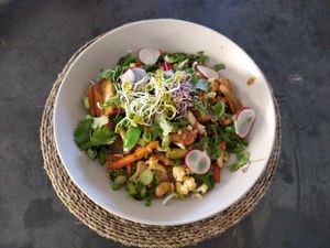 Vegan "chicken" payes wok with cashews at Es Taller in Valldemossa