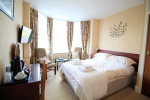 Double en-suite over looking Peasholm Park, complimentary cruelty free toiletries and full vegan breakfast. at Peasholm Park Vegan B&B in Scarborough