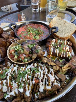 Hauptspeisenplatte für 3-4 at Kuli Alma in Frankfurt