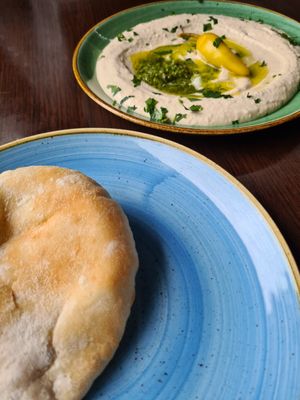 Vorspeise Hummus at Kuli Alma in Frankfurt