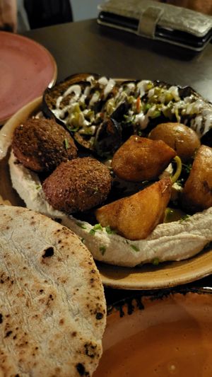 Hummus Sabich at Kuli Alma in Frankfurt