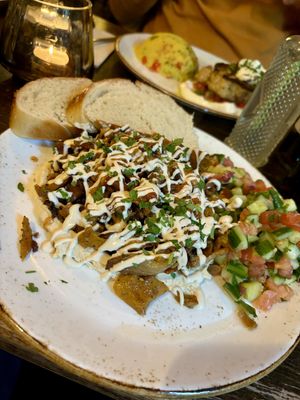 Hausgemachtes Shawarma mit Brot & israelischem Salat ⭐️⭐️⭐️⭐️⭐️  at Kuli Alma in Frankfurt