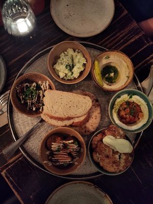 Vorspeisen platte at Kuli Alma in Frankfurt